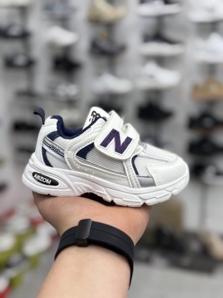 ابيض